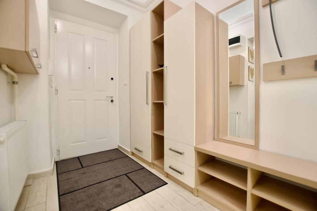 Standard Apartment By Hi5- Podmaniczky Street 부다페스트 외부 사진